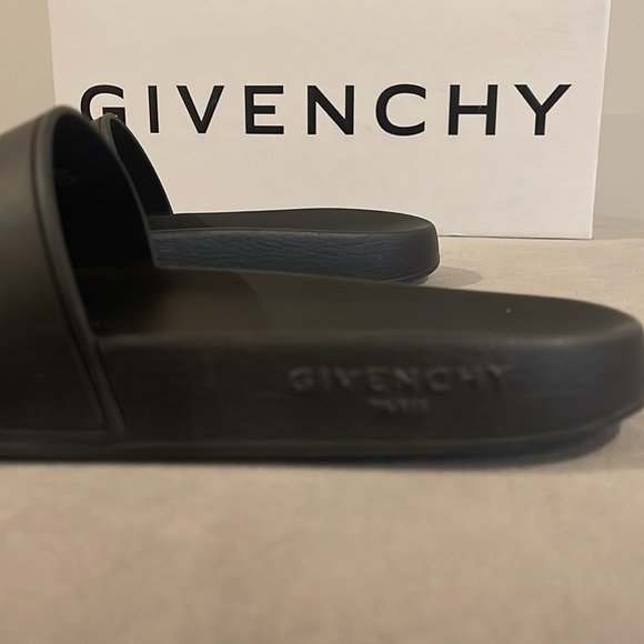 Givenchy Rubber Slides - Picture 4 of 5